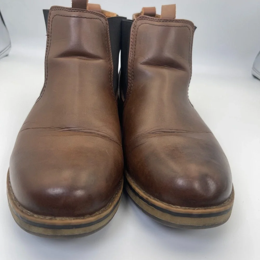 IZOD Lucas Pull-On Chelsea Boots Men's Size 10M Brown Memory Foam Chukka Comfort
